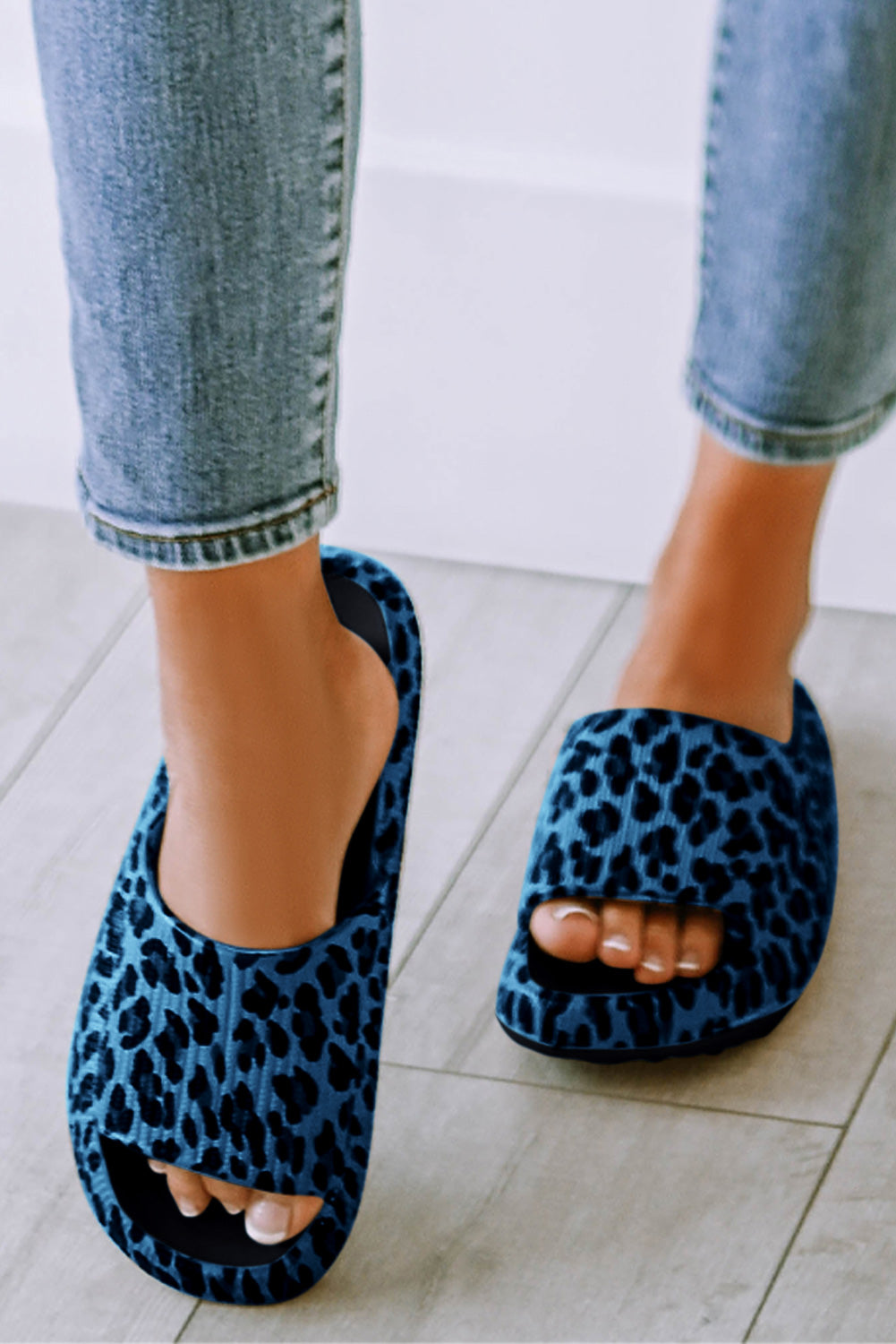 Leopard discount slipper slides